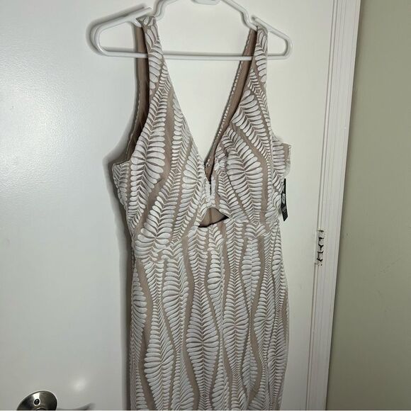 Guess | white and nude embroidered mesh sleeveless sheath dress | size 12 NWT - Picture 6 of 9